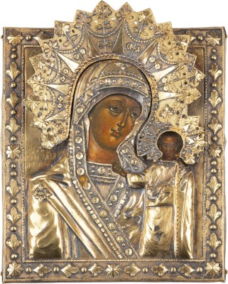 Auktion 161<br>KLEINE IKONE MIT DER GOTTESMUTTER VON KASAN (KASANSKAJA) MIT OKLAD UND ZWEI EMAILPLAKETTEN MIT ABBREVIATUREN 'IC' SOWIE 'XC'
