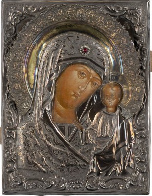 Auktion 161<br>FEINE IKONE MIT DER GOTTESMUTTER VON KASAN (KASANSKAJA) MIT VERMEIL-OKLAD MIT DER HEILIGEN DARIA