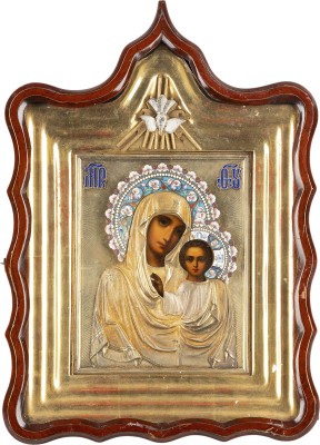 Auktion 161<br>SEHR FEINE IKONE MIT DER GOTTESMUTTER VON KASAN (KASANSKAJA) MIT CLOISONNÉ-EMAIL-OKLAD IM KIOT