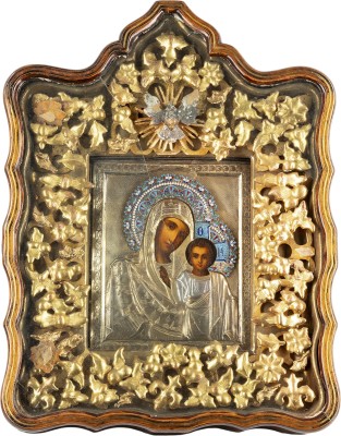 Auction 161<br>IKONE MIT DER GOTTESMUTTER VON KASAN (KASANSKAJA) MIT CLOISONNÉ-EMAIL-OKLAD IM KIOT