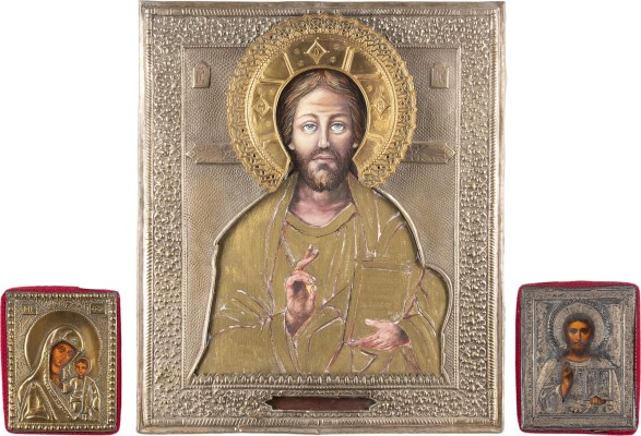 Auktion 161<br>DREI IKONEN MIT OKLAD: CHRISTUS PANTOKRATOR UND GOTTESMUTTER VON KASAN (KASANSKAJA)