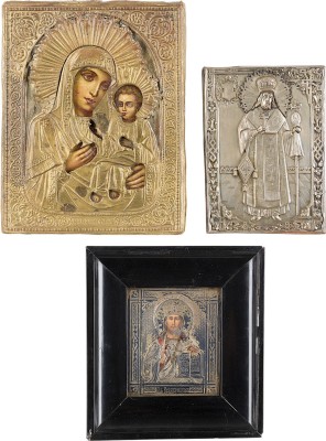 Auction 161<br>DREI IKONEN MIT OKLAD: CHRISTUS PANTOKRATOR, GOTTESMUTTER IWERSKAJA UND HEILIGER FEODOSIJ VON UGLITSCH