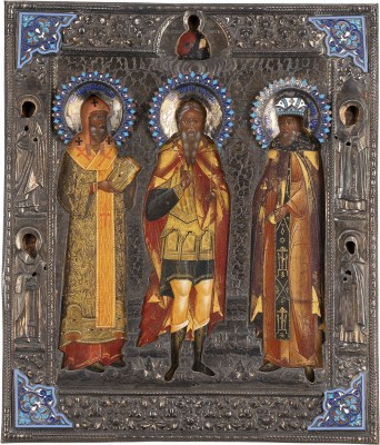 Auktion 161<br>FEINE DATIERTE PATRONATSIKONE MIT DEM HEILIGEN MÄRTYRER ARETHAS VON NADSCHRAN, FLANKIERT VON DEM PATRIARCHEN ATHANASIOS UND DEM EHRWÜRDIGEN ZAREN ELESWOI VON ÄTHIOPIEN, MIT CLOISONNÉ-EMAIL-RIZA